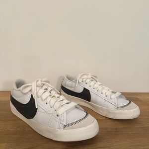 Nike Women’s Blazer Low ‘77 Jumbo size 9